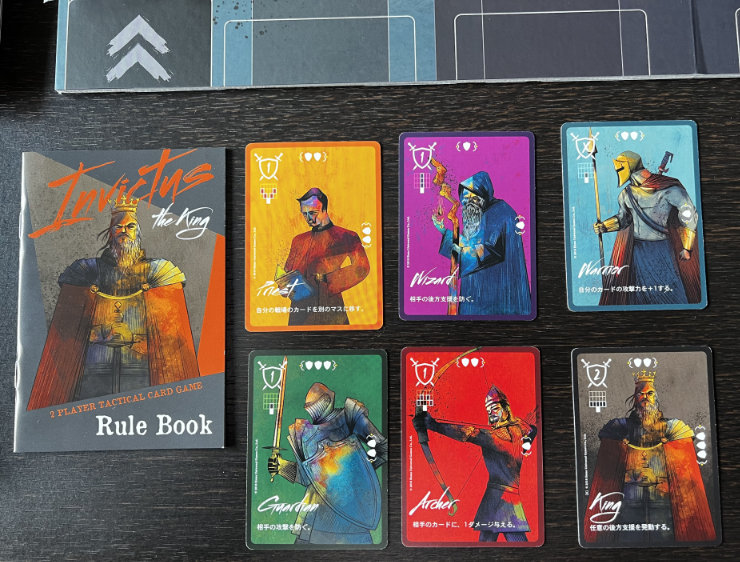 Rulebook and six types of cards. Five soldiers and one king.
