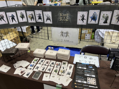 King & Fool cards displayed at the booth.