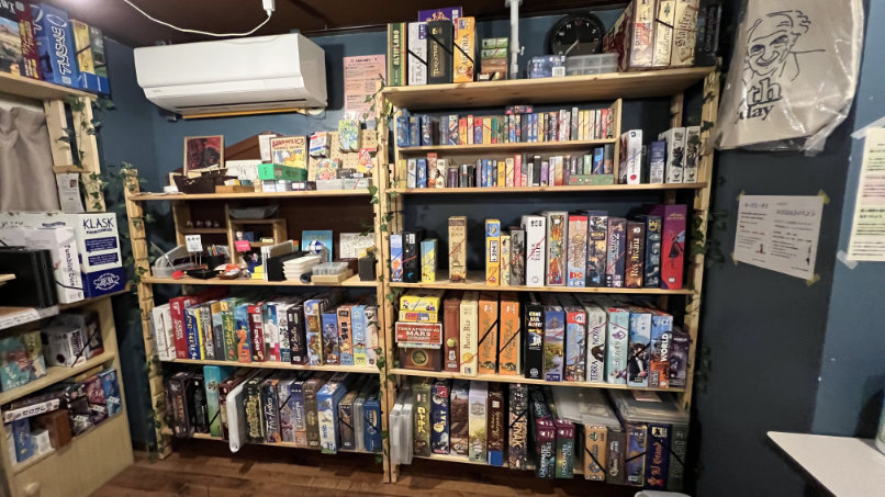 Another wall of games for cafe play.